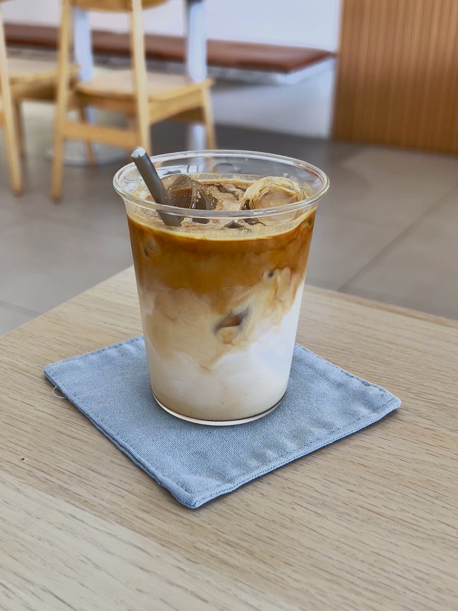 Refreshing iced latte